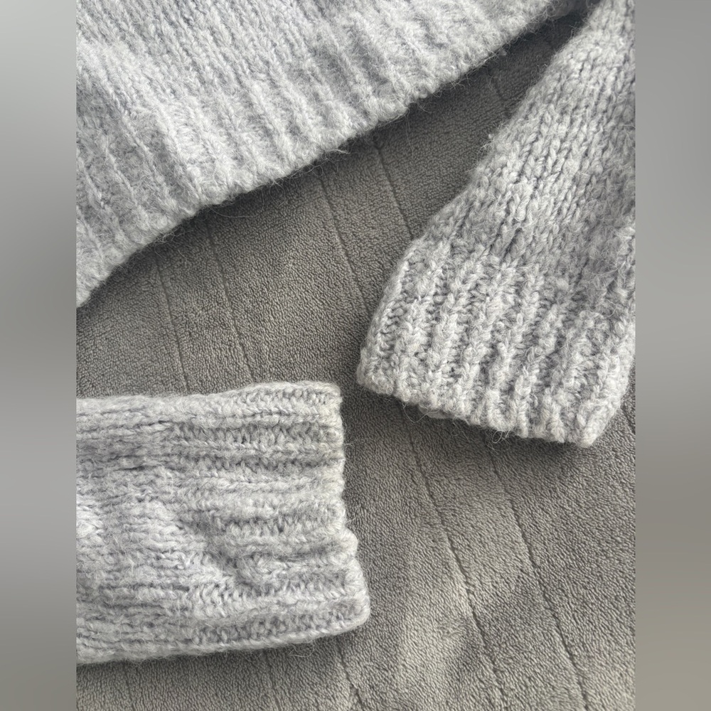 Reformation Wenda Sweater Lavender Mist Blue Cropped V neck Pullover - Picture 9 of 14